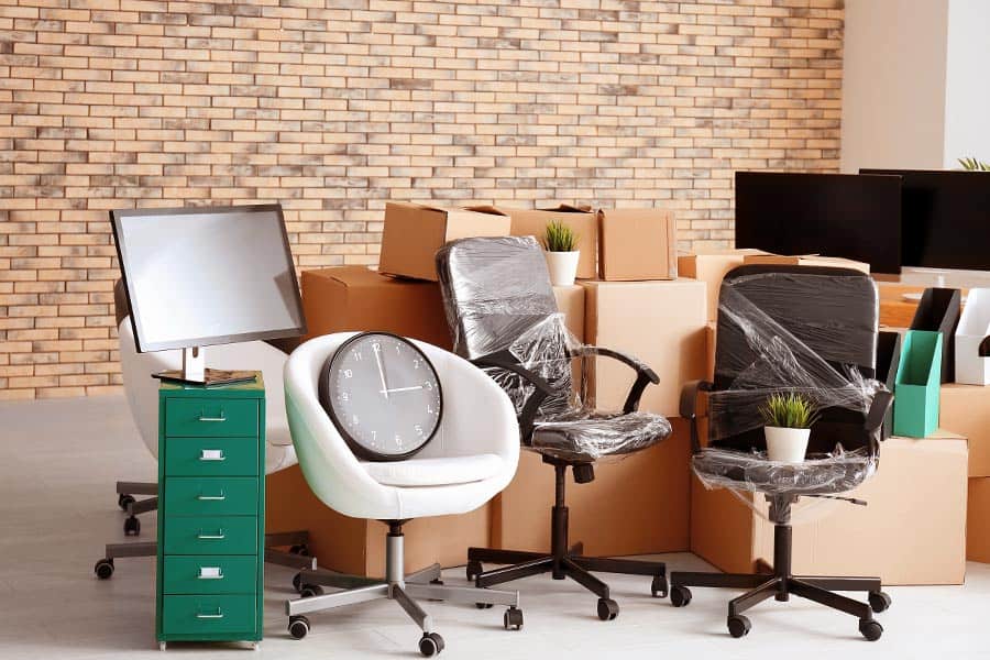 استيراد المفروشات واللوازم المختلفة لتجهيز المقرات